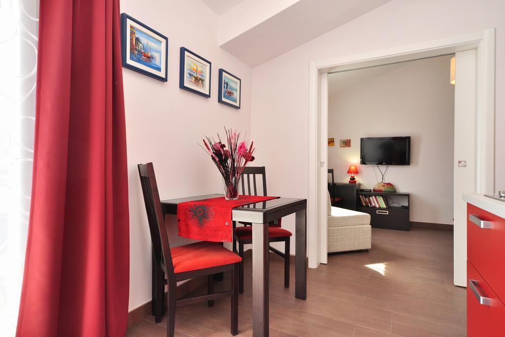 Apartments Zizic Kaštela Rom bilde